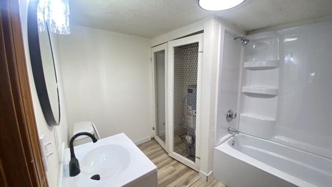 Building Photo - Two Bedroom Single-Family Home in Lake Odessa