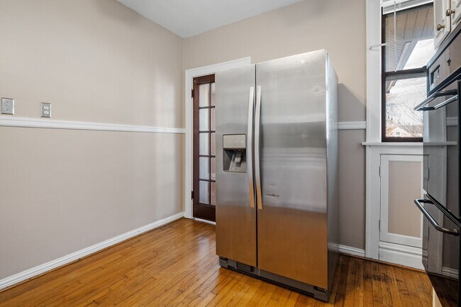 Building Photo - 4955 Tholozan Ave