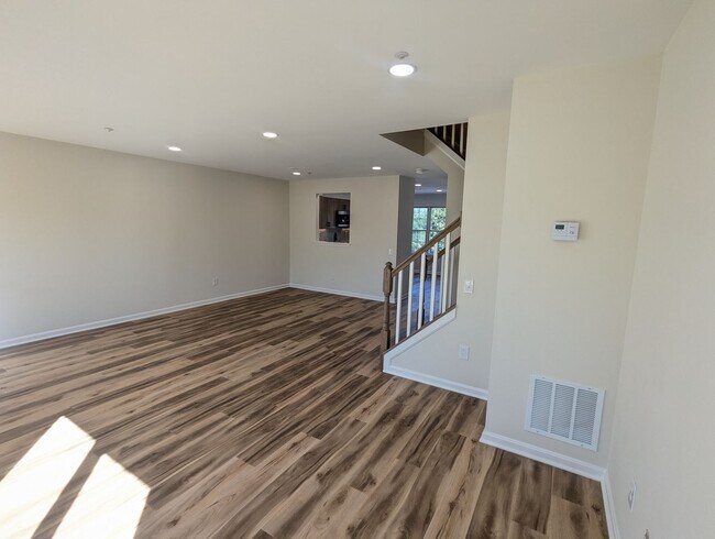 Building Photo - 7122 Collinsworth Pl