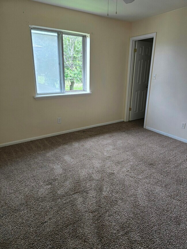 Building Photo - 201 Regency Ave