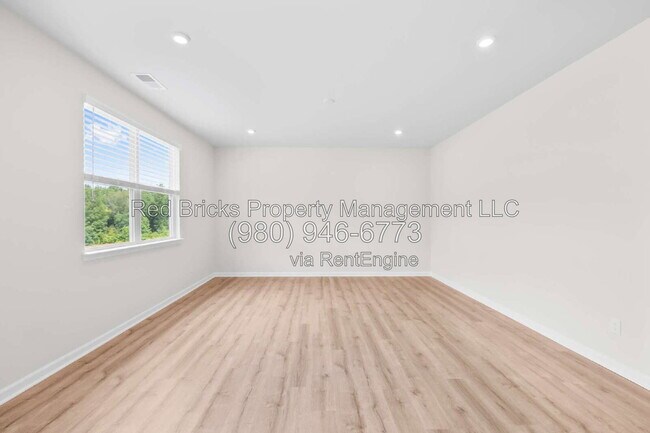 Building Photo - 3432 Bluff Hill Lane