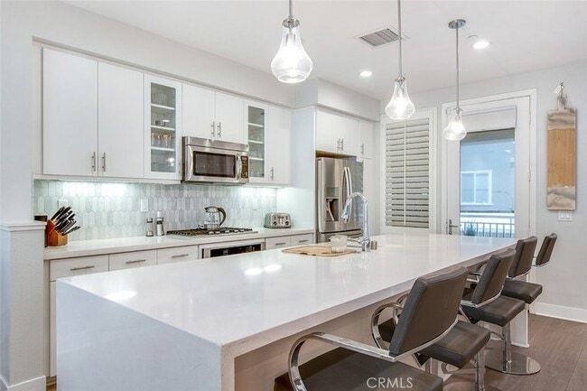 Building Photo - 10 Brownstone Way