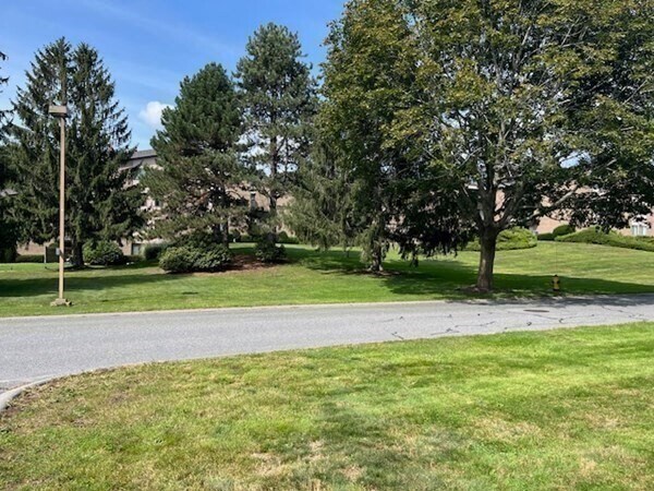 Building Photo - 8 Ledgewood Way