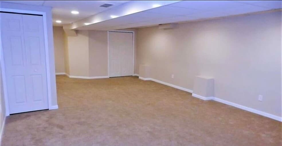 Building Photo - 9026 Newport Way