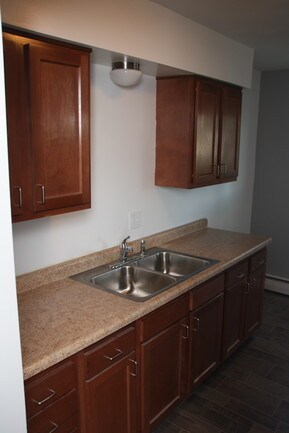 Building Photo - MOVE IN TODAY! Limited Units Available