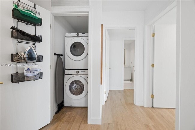 Building Photo - 2678 Tigertail Ave