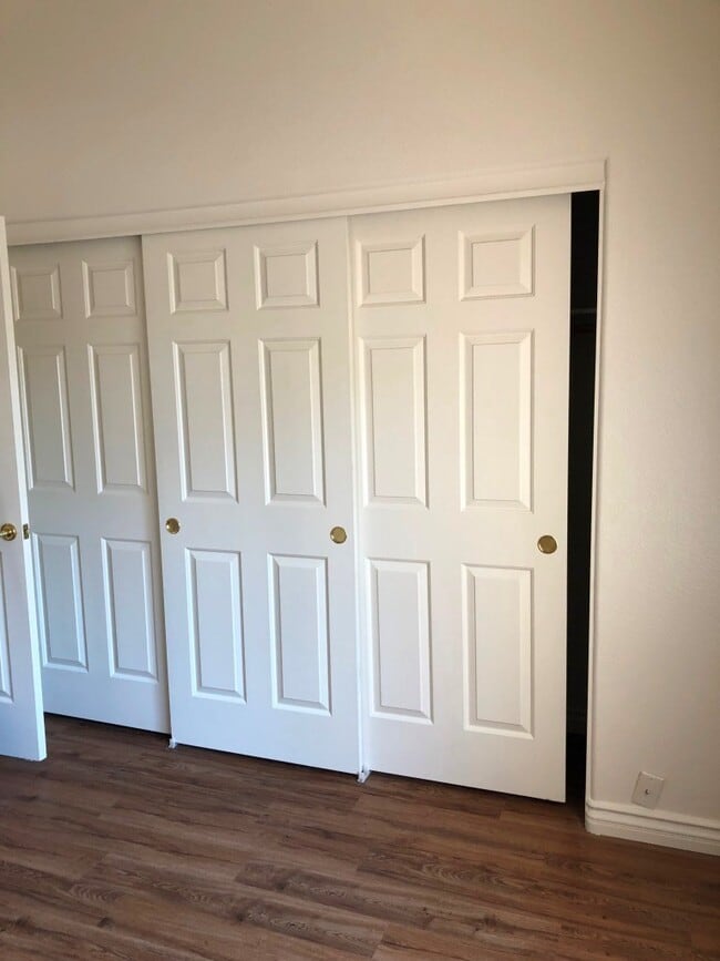 Building Photo - Beautiful Single Story Home