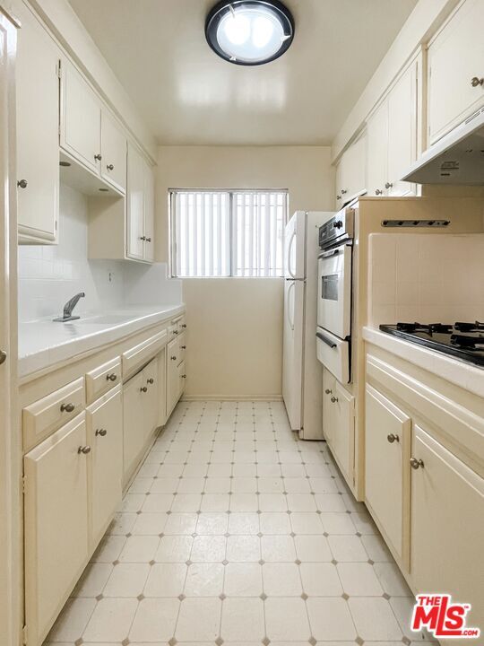 Building Photo - 935 N Alfred St