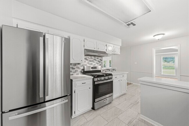 Building Photo - 3507 Lake Ridge Bend
