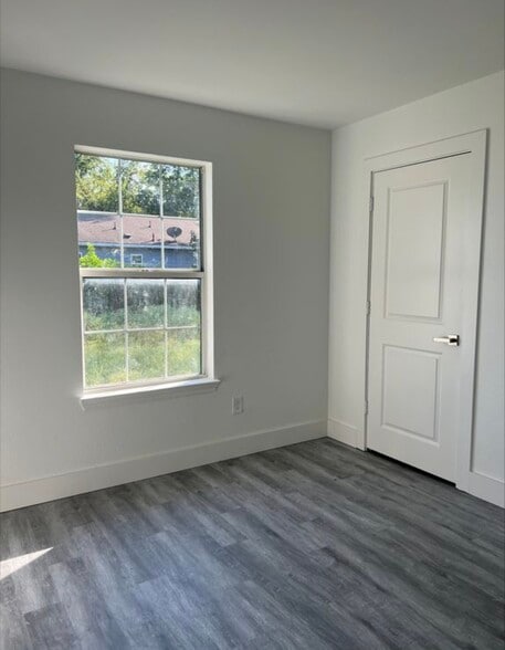 Building Photo - 301 W Rochester St