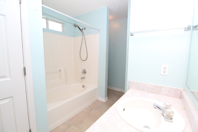 Building Photo - Updated 3-Bed, 2-Bath Home in Charter Oaks...