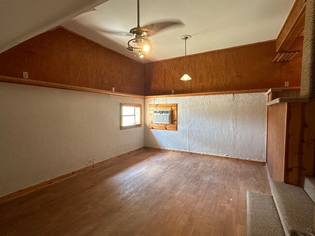 Building Photo - ISLAND LIVING!