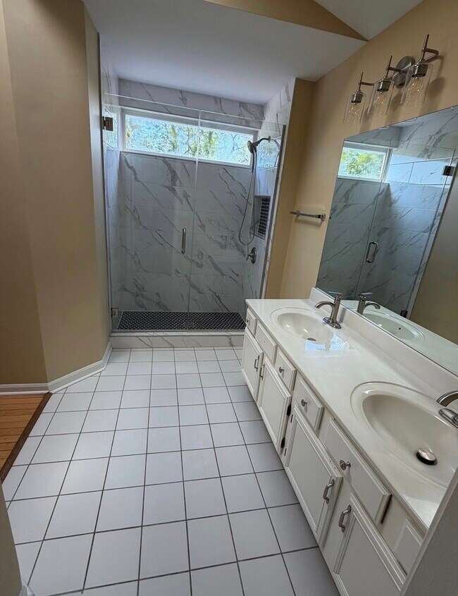 Building Photo - 426 Thunder Ridge