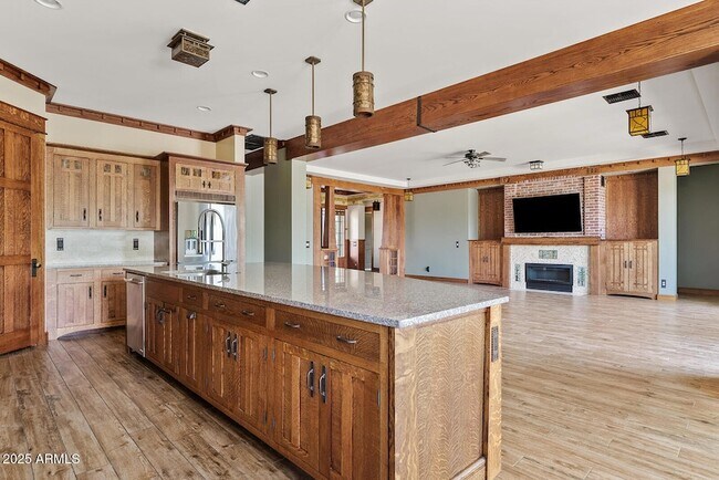 Building Photo - 3123 E Cat Balue Dr