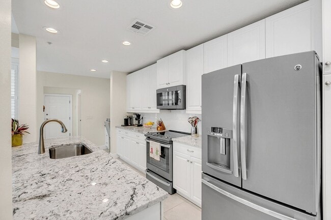 Building Photo - Beautiful Baldwin Park Orlando Town Home