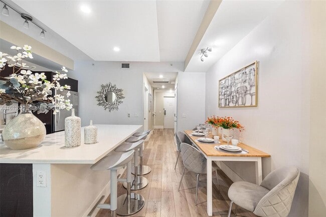 Building Photo - 5300 NW 87th Ave