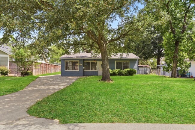 Building Photo - 950 Lamonte Ln