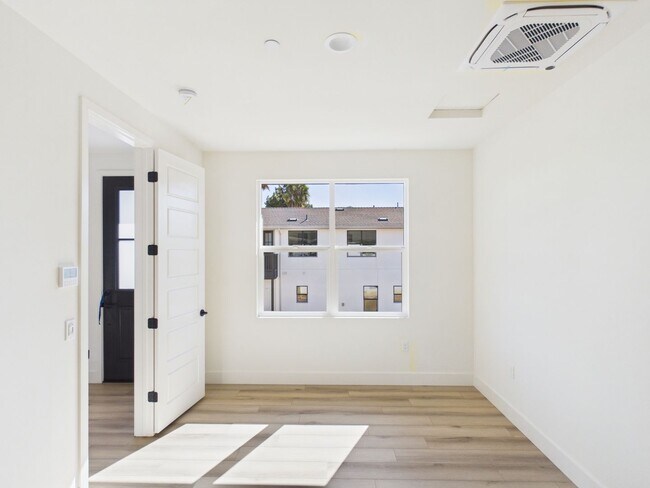Building Photo - 711 Passion Ct