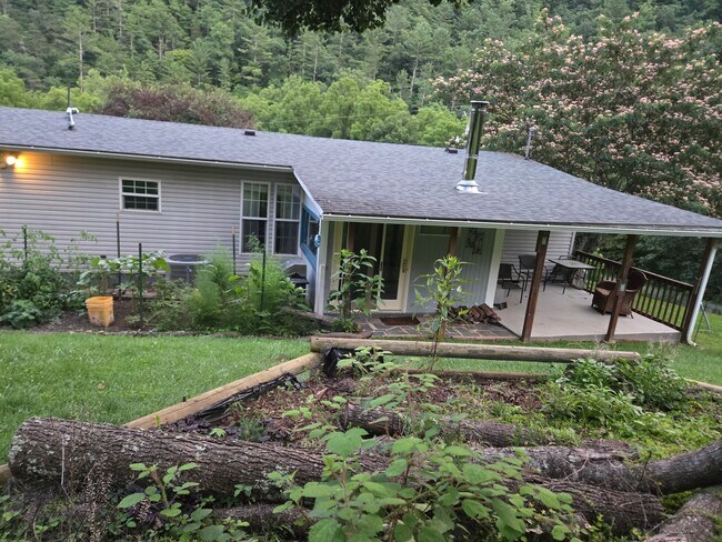 Building Photo - 2446 Mt Pleasant Rd