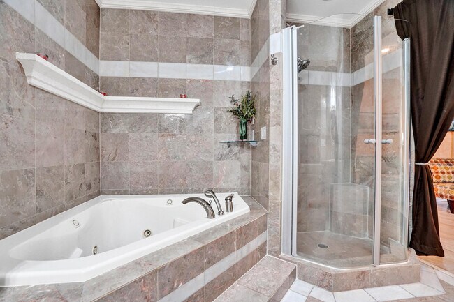 Building Photo - 600 Circle Dr