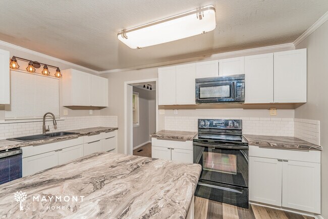 Building Photo - Charming Three Bedroom in Leeds