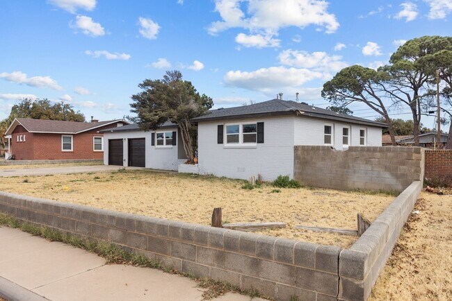 Building Photo - 1308 Laurel Ave