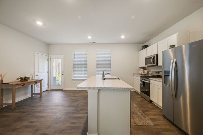 Building Photo - 193 Currant Cir