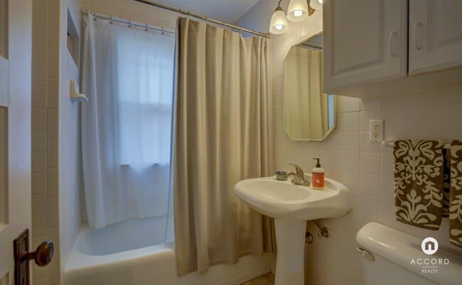 Building Photo - 1533 Jefferson St