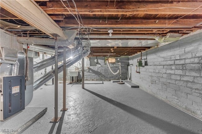 Building Photo - 221 E 266th St