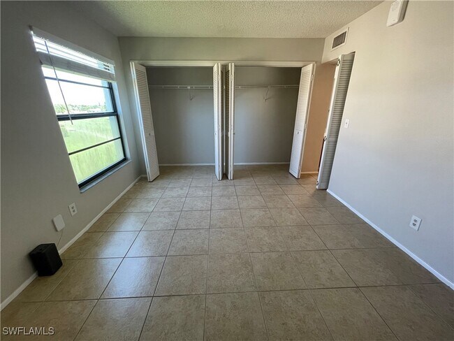 Building Photo - 3615 Boca Ciega Dr