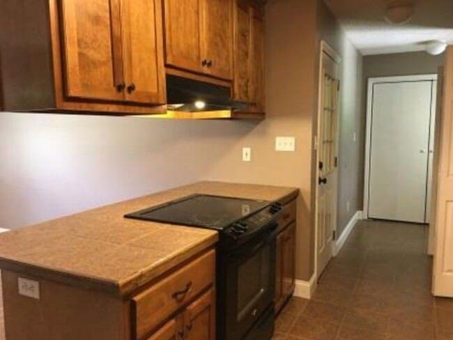 Building Photo - Spacious 3BR Brick Home with Open Split Floor Plan & Tiled Back Porch on Nearly an Acre