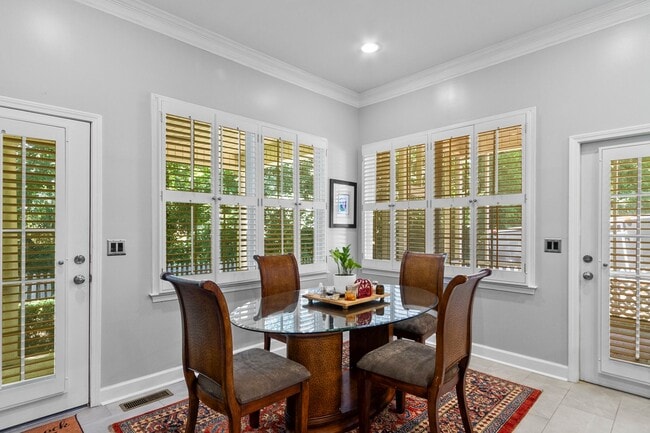 Building Photo - Beautiful 5 Bed 3.5 Bath Home! Available Summer 2026! Book Your Tour Today!