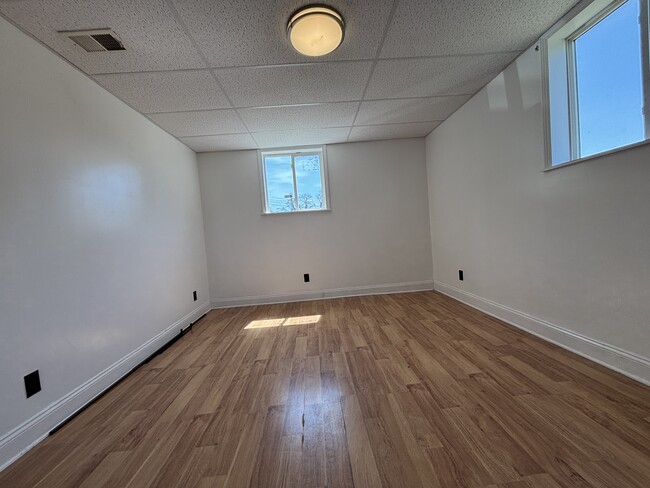 Building Photo - 941 Vista Ln