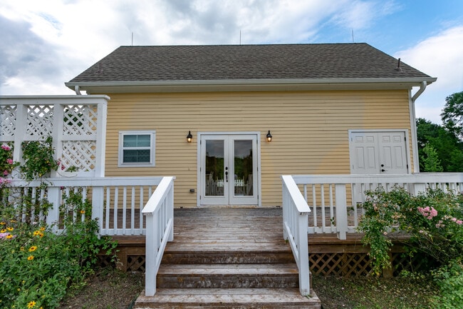 Building Photo - 404 N Meyersville Rd