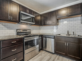 kitchen - Stratford Square Apartments