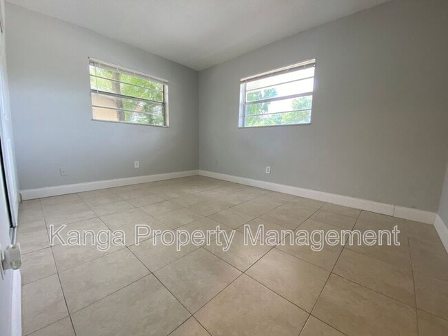 Building Photo - 4327 Cocoanut Rd