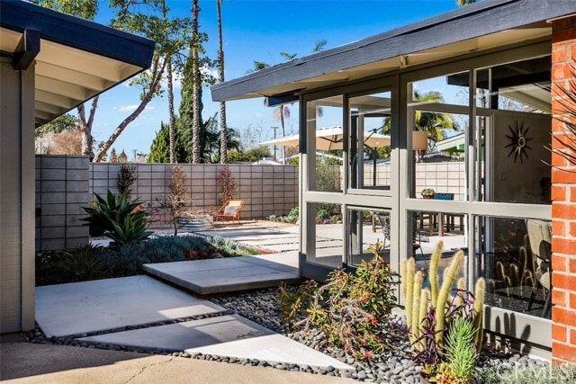 Building Photo - 3168 Stevely Ave