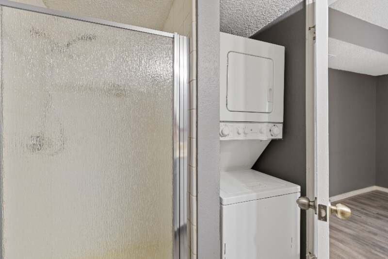 Building Photo - 2300 Balsam Dr