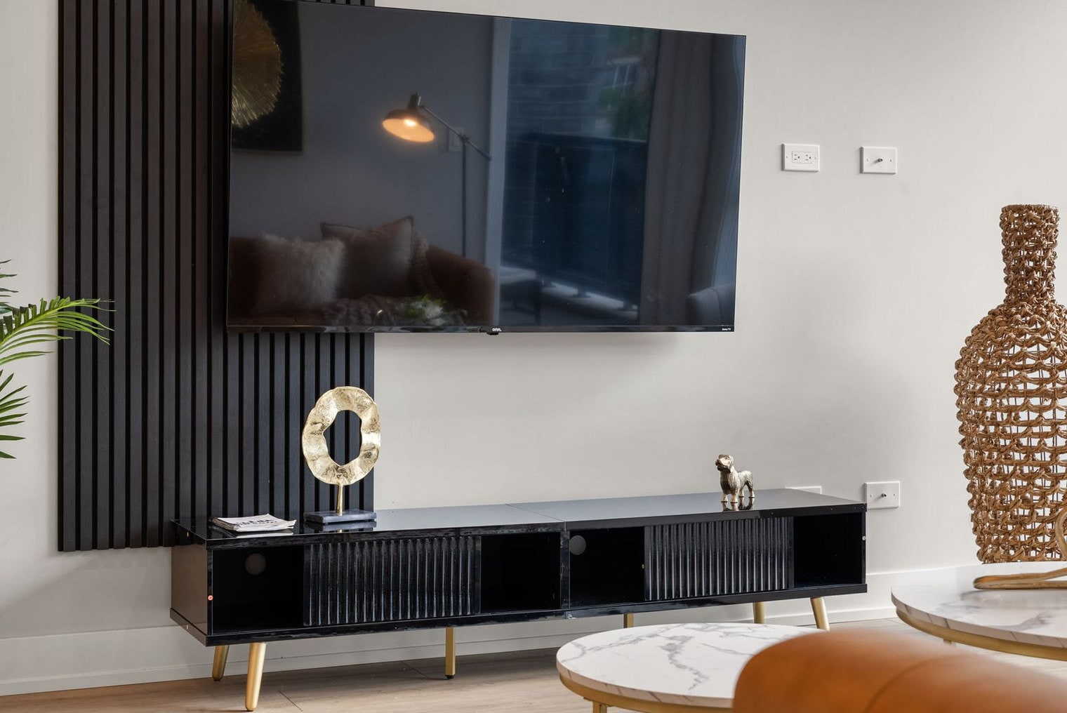 Building Photo - 2344 W Polk St