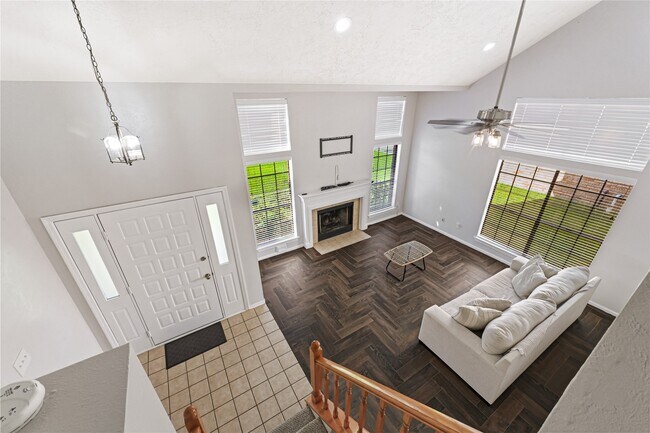 Building Photo - 1555 Hillside Elm St