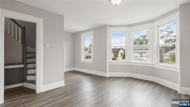 Building Photo - 385 Stephens St