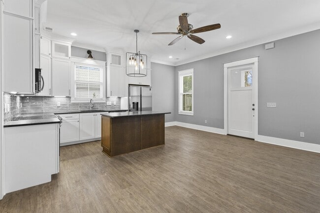 Building Photo - 1705 Double Oak Trl