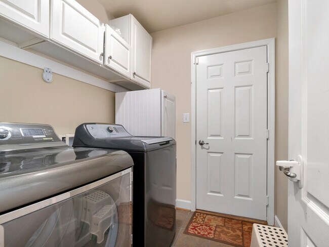 Building Photo - 21324 Comus Ct
