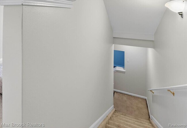 Building Photo - 3255 Camden Dr