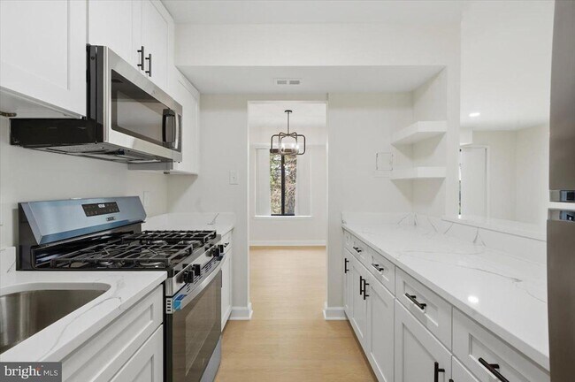 Building Photo - 125F Clubhouse Dr SW