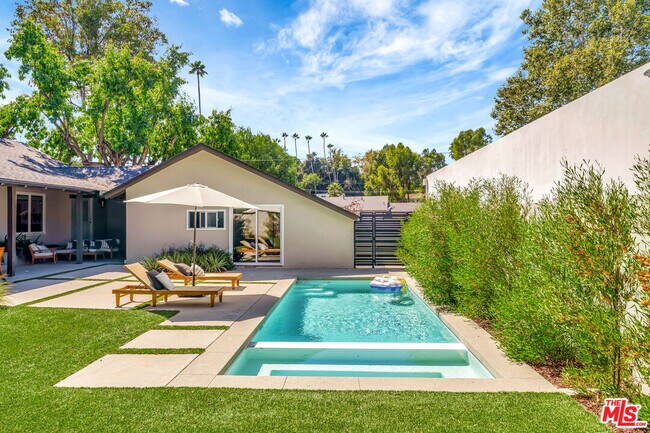 Building Photo - 19841 Henshaw St