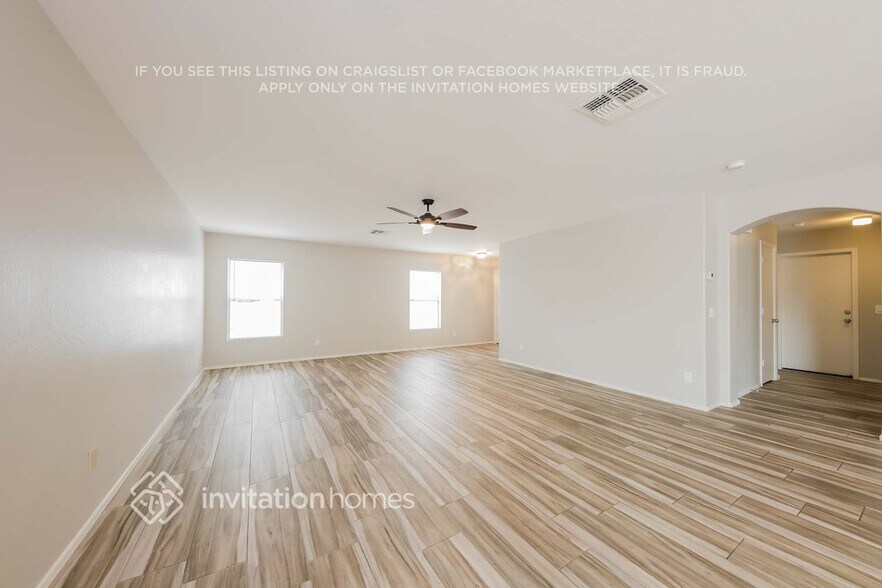 Building Photo - 12845 W Myer Ln