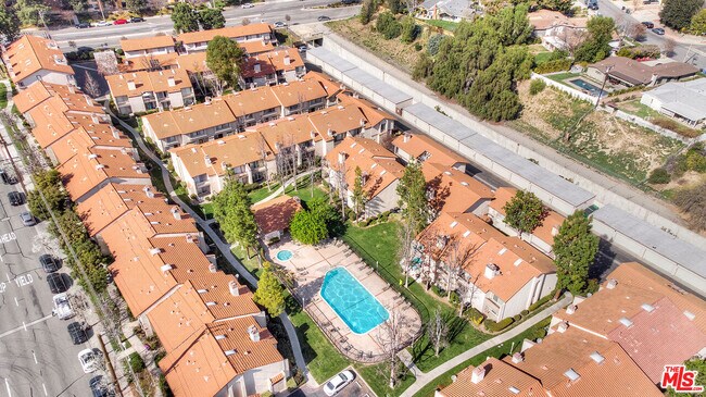 Building Photo - 5624 Las Virgenes Rd