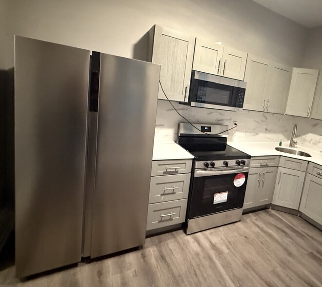 Building Photo - 642 E Indiana Ave