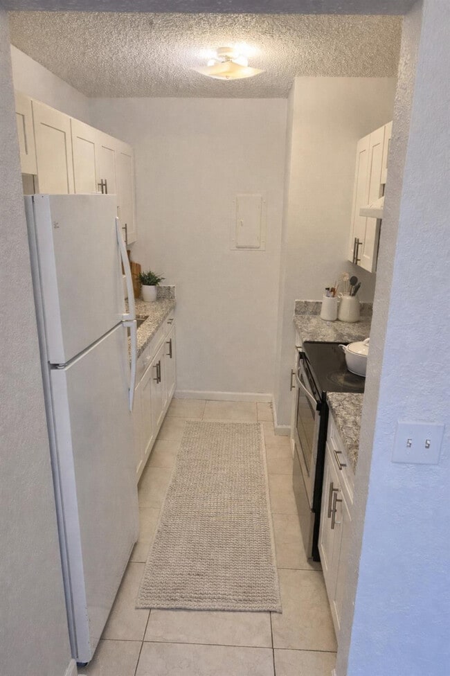 Building Photo - 218 NW 9th Ave